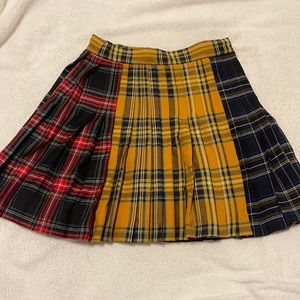 Plaid pleaded skirt.